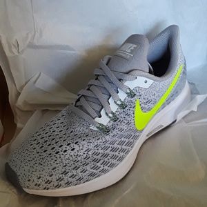 NEW Nike air zoom Pegasus 35